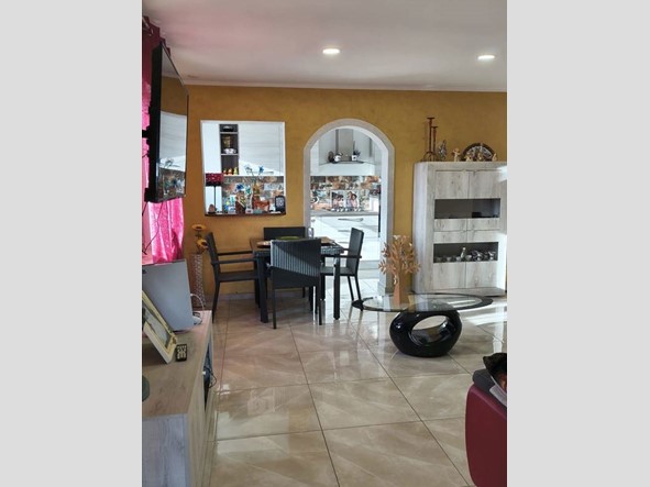 Appartamento in Vendita a Moncalieri, 219'000&euro;, 140 m²