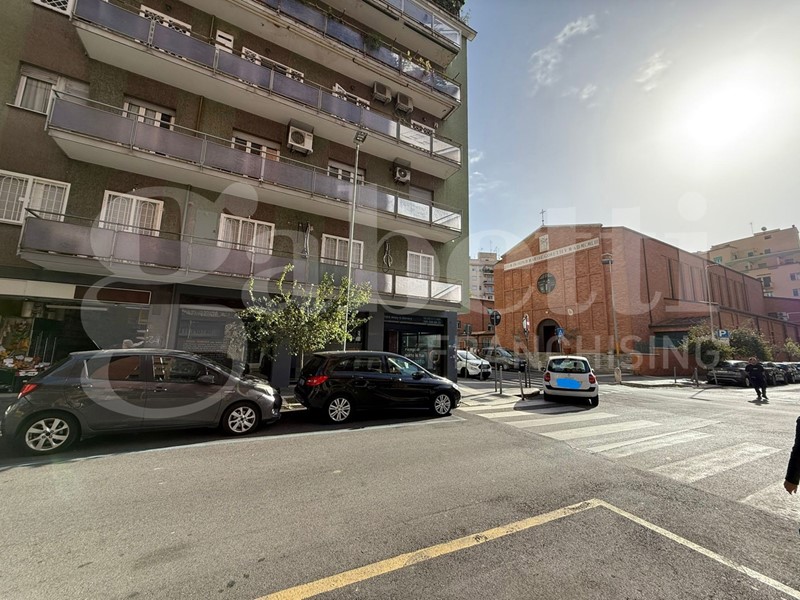 Negozio in Affitto a Roma, 3'300&euro;, 165 m²