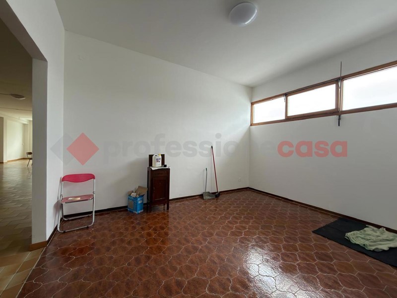 Magazzino in Affitto a Arezzo, 2'000&euro;, 436 m²