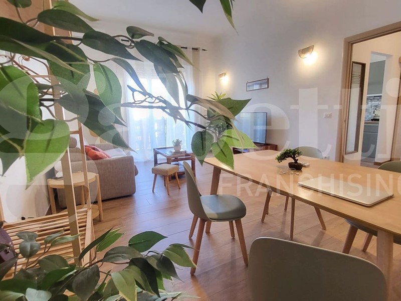 Bilocale in Vendita a Napoli, 250'000&euro;, 78 m², arredato