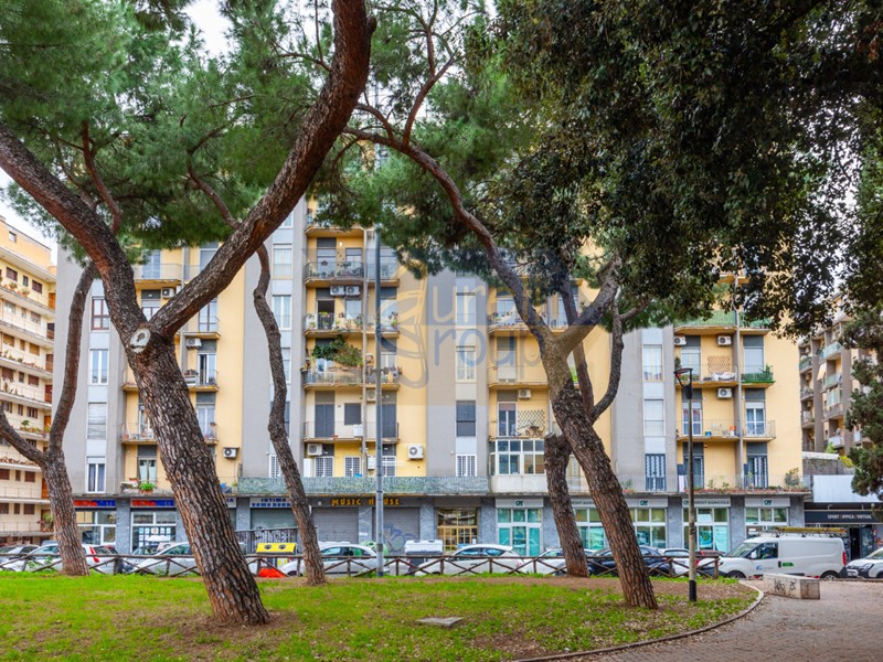 Quadrilocale in Vendita a Roma, zona Tuscolano, 299'000&euro;, 110 m²