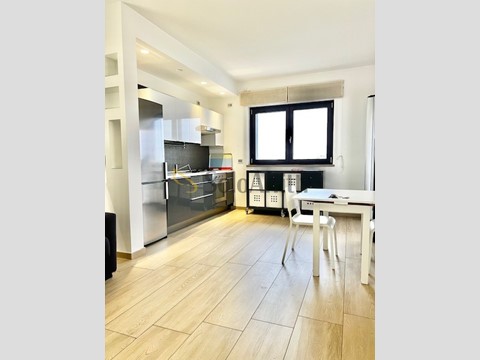 Bilocale in Affitto a Bari, zona Poggiofranco, 1'100&euro;, 65 m², arredato, con Box