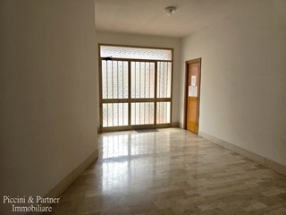 Appartamento in Vendita a Chianciano Terme, 75'000&euro;, 98 m², con Box