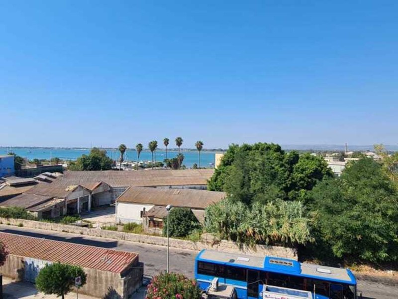 Trilocale in Vendita a Siracusa, zona ORTIGIA - UMBERTO, 290'000&euro;, 172 m², arredato