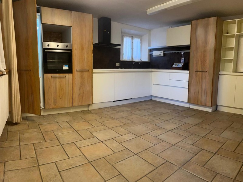 Appartamento in Vendita a Ponsacco, 130'000&euro;, 140 m², arredato, con Box