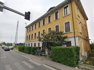 Trilocale in Vendita a Brugherio, 69'375&euro;, 115 m², con Box