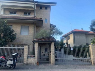 Trilocale in Vendita a Limbiate, 84'000&euro;, 72 m²
