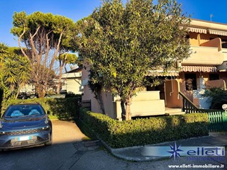 Villetta a schiera in Vendita a Massa, zona Marina di Massa, 395'000&euro;, 115 m², arredato, con Box