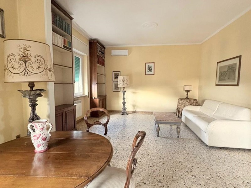 Appartamento in Vendita a Lucca, zona Sant'Anna, 320'000&euro;, 130 m²