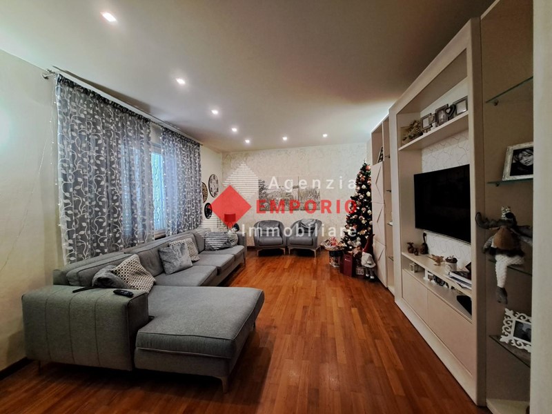 Appartamento in Vendita a Vicopisano, zona Uliveto Terme, 300'000&euro;, 180 m²