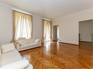 Appartamento in Affitto a Torino, 2'000&euro;, 180 m²