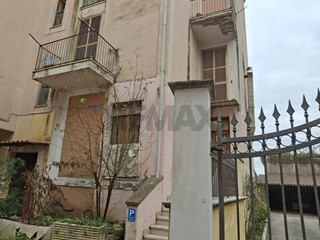 Quadrilocale in Vendita a Minturno, 136'000&euro;, 145 m²