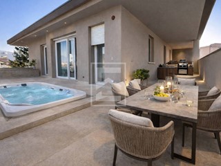 Trilocale in Vendita a Brescia, 510'000&euro;, 190 m²
