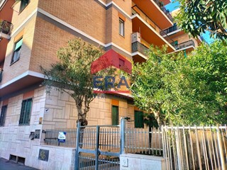 Trilocale in Vendita a Roma, 189'000&euro;, 65 m²