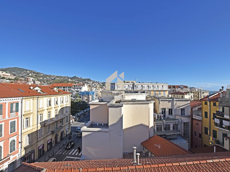 Attico in Vendita a Sanremo, 335'000&euro;, 75 m²