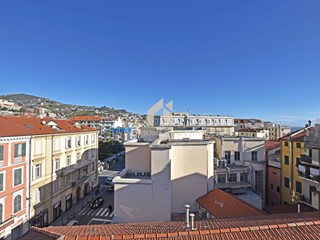 Attico in Vendita a Sanremo, 335'000&euro;, 75 m²