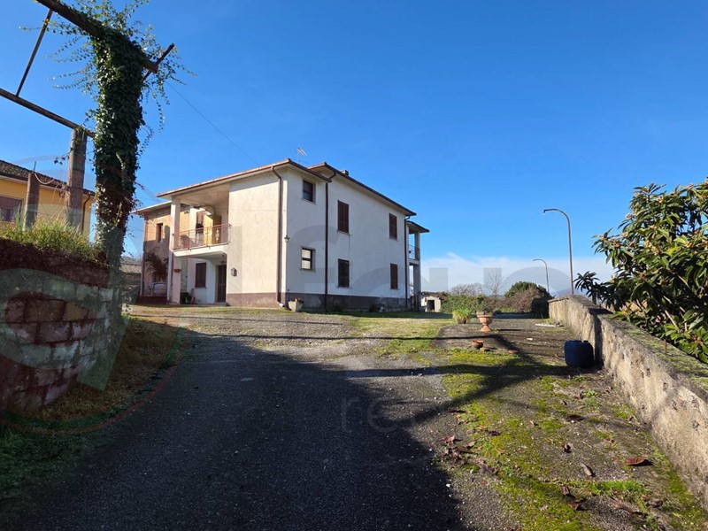 Casa Indipendente in Vendita a Arpino, 215'000&euro;, 240 m²