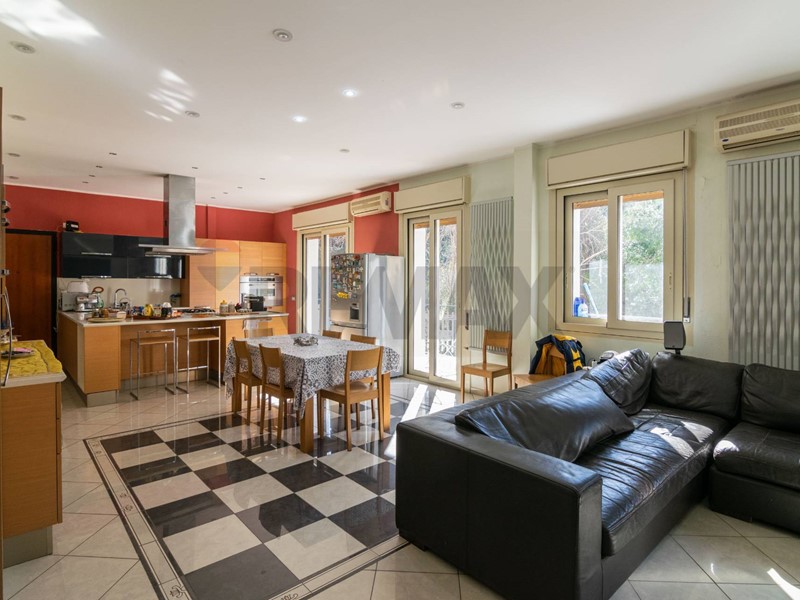 Appartamento in Vendita a Messina, 250'000&euro;, 150 m²