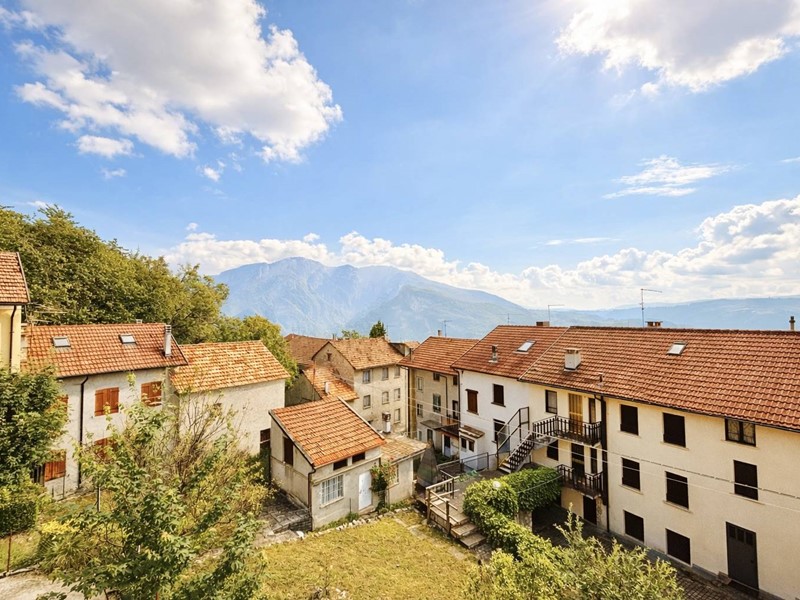 Appartamento in Vendita a Tonezza del Cimone, 32'000&euro;, 116 m²