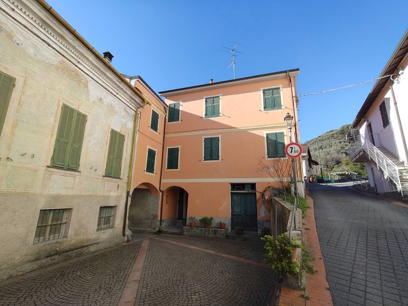 Quadrilocale in Vendita a Stellanello, 99'000&euro;, 72 m²