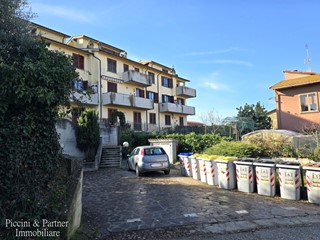 Quadrilocale in Vendita a Castiglione del Lago, zona Sanfatucchio, 100'000&euro;, 77 m², con Box