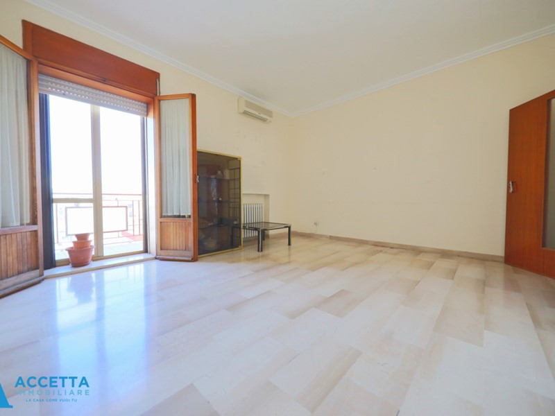 Trilocale in Vendita a Taranto, zona Rione Italia - Montegranaro, 79'000&euro;, 104 m²