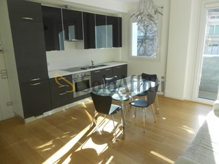 Bilocale in Affitto a Padova, zona Centro storico, 1'200&euro;, 60 m², arredato