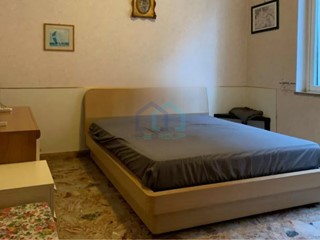 Trilocale in Vendita a Savona, 125'000&euro;, 68 m²