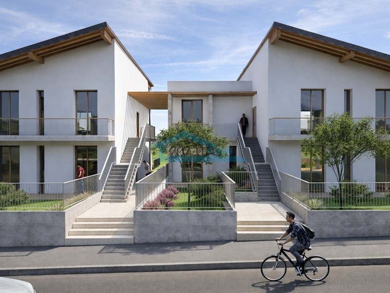 Quadrilocale in Vendita a Rovato, 385'000&euro;, 189 m², con Box