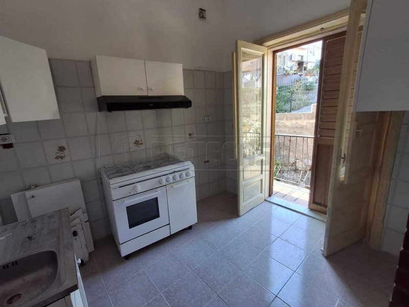 Quadrilocale in Vendita a Siracusa, 60'000&euro;, 70 m²