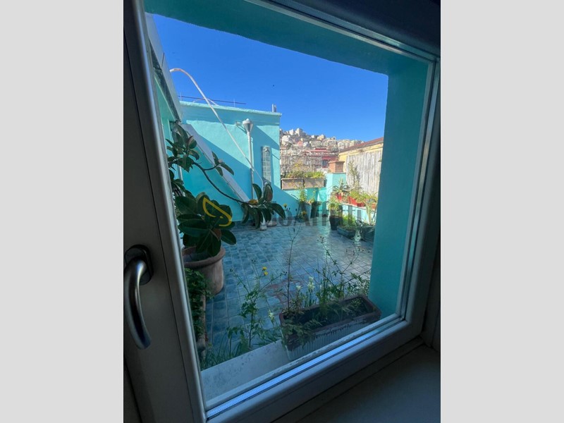 Bilocale in Affitto a Napoli, zona Monte Calvario, 1'300&euro;, 75 m², arredato