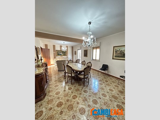 Appartamento in Vendita a Palermo, 75'000&euro;, 177 m²