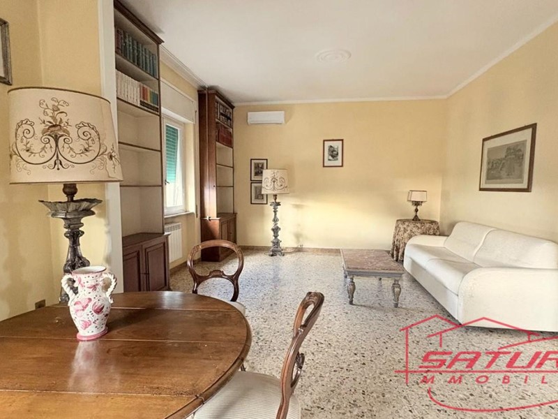 Appartamento in Vendita a Lucca, zona Sant'Anna, 320'000&euro;, 130 m²