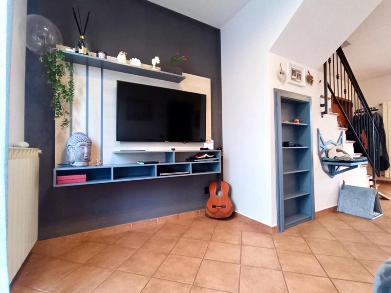 Appartamento in Vendita a Massa, zona Marina di Massa, 310'000&euro;, 105 m², arredato, con Box