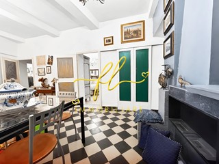 Appartamento in Vendita a Pomarance, 88'000&euro;, 110 m²