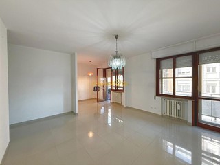 Trilocale in Vendita a Livorno, 168'000&euro;, 92 m², con Box