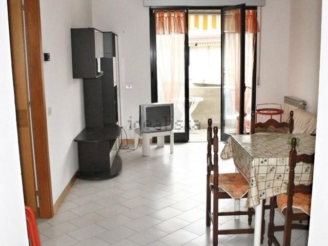 Trilocale in Vendita a Massa, zona Ronchi, 270'000&euro;, 70 m², arredato