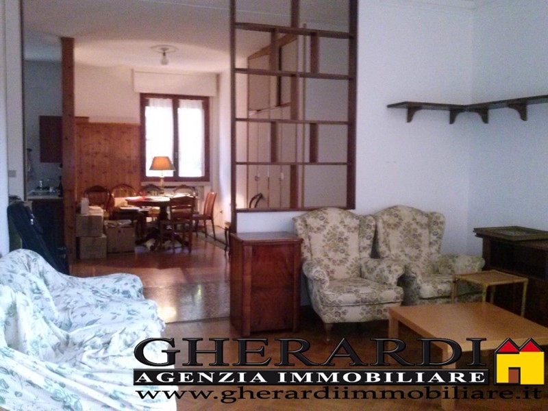 Appartamento in Affitto a Ferrara, 330&euro;, 220 m²