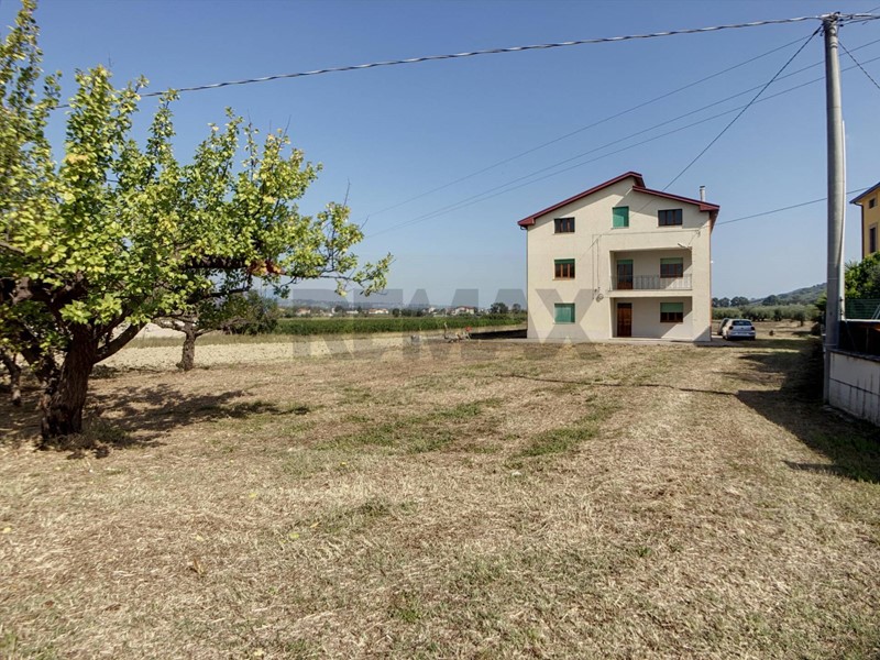 Casa Indipendente in Vendita a Paglieta, 175'000&euro;, 266 m²