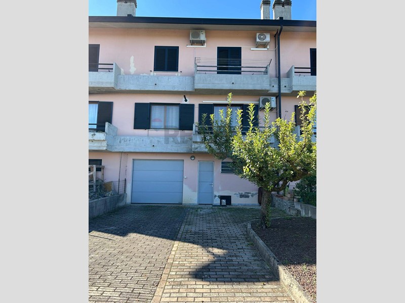 Villetta a schiera in Vendita a Casoli, 180'000&euro;, 161 m²