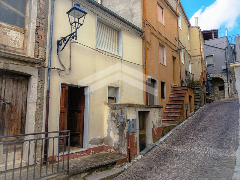Quadrilocale in Vendita a Castelbottaccio, 25'000&euro;, 72 m²