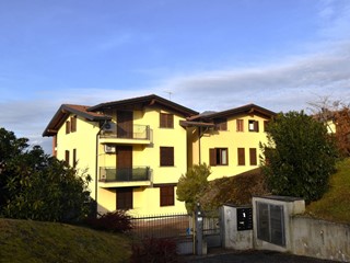 Trilocale in Vendita a Gemonio, 150'000&euro;, 99 m²
