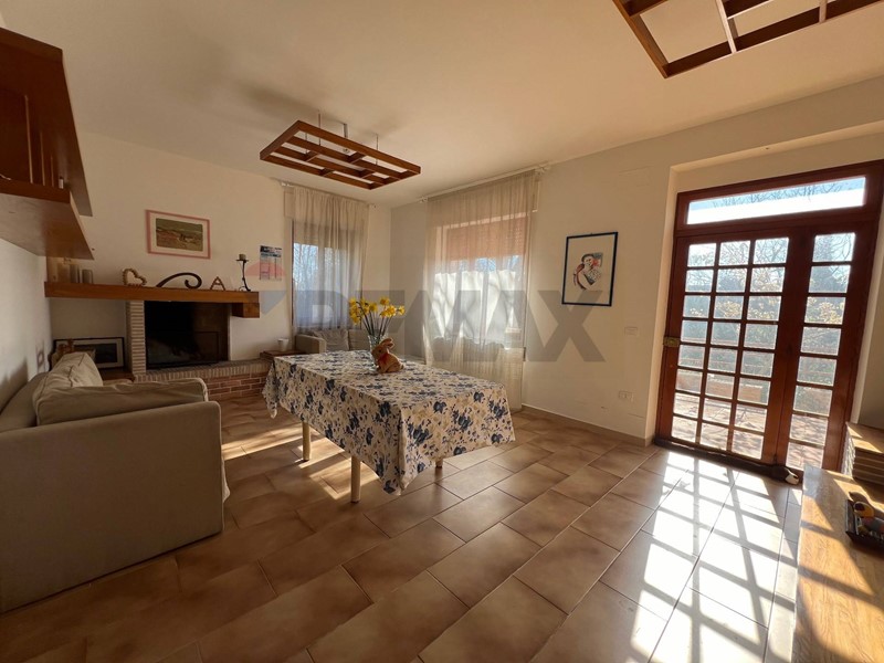 Casa Semi Indipendente in Vendita a Crecchio, 128'000&euro;, 309 m², con Box