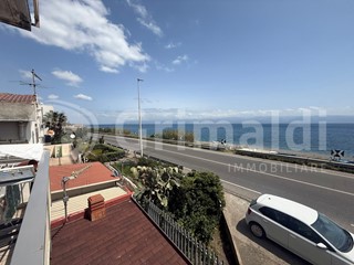 Quadrilocale in Vendita a Messina, 260'000&euro;, 133 m², con Box