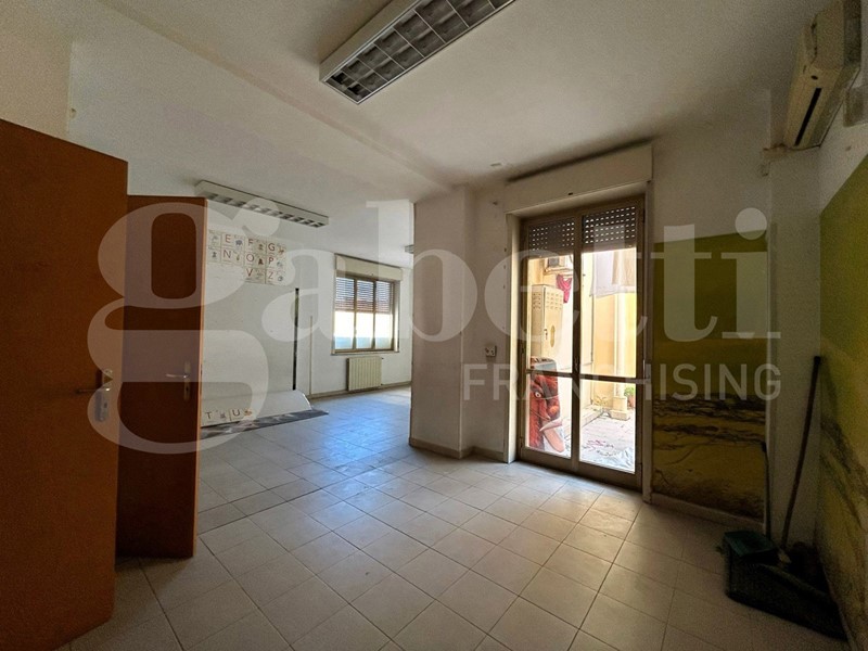 Appartamento in Vendita a Messina, 185'000&euro;, 160 m²