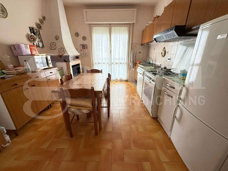 Trilocale in Vendita a Bastia Umbra, 105'000&euro;, 110 m², con Box