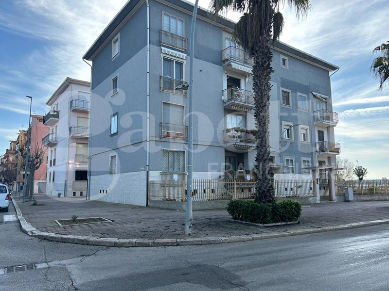 Quadrilocale in Vendita a Margherita di Savoia, 165'000&euro;, 140 m²