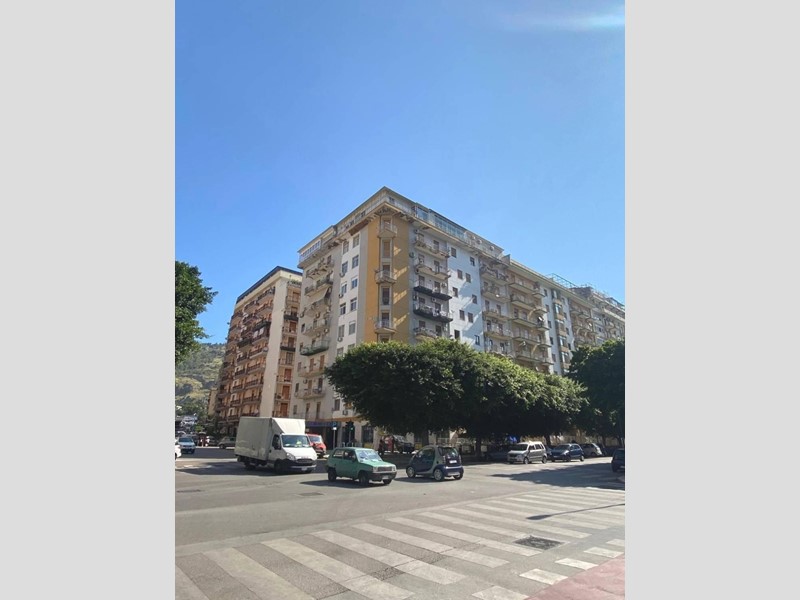 Quadrilocale in Vendita a Palermo, 210'000&euro;, 145 m²