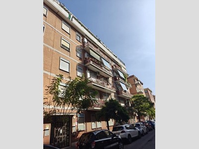 Trilocale in Vendita a Roma, 145'000&euro;, 67 m², arredato