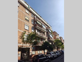 Trilocale in Vendita a Roma, 145'000&euro;, 67 m², arredato